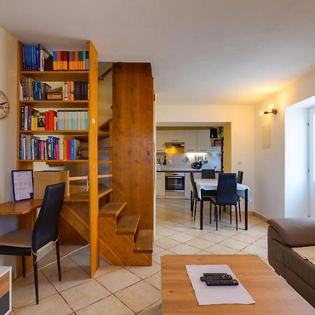 Apartments Valeria, Мали-Лошинь Экстерьер фото