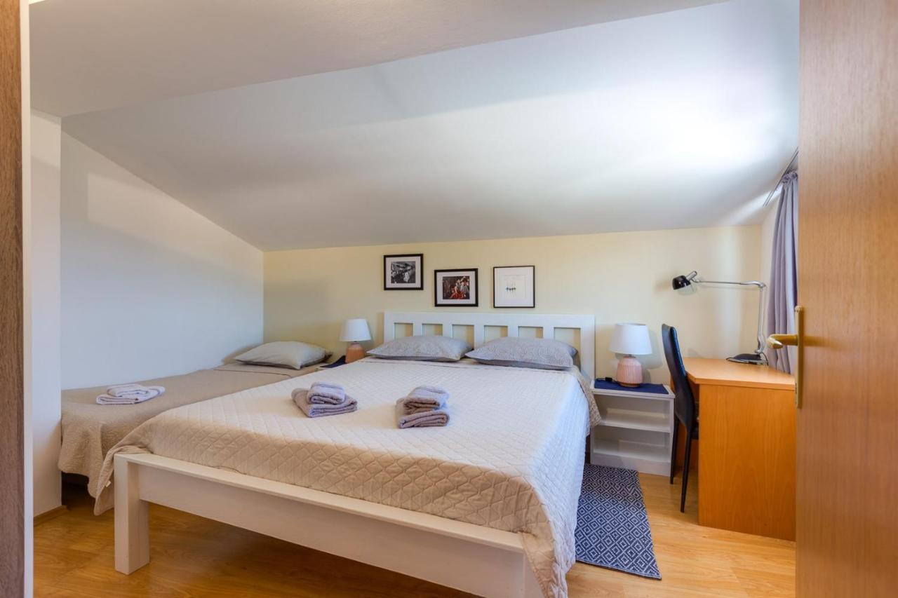Apartments Valeria, Мали-Лошинь Экстерьер фото