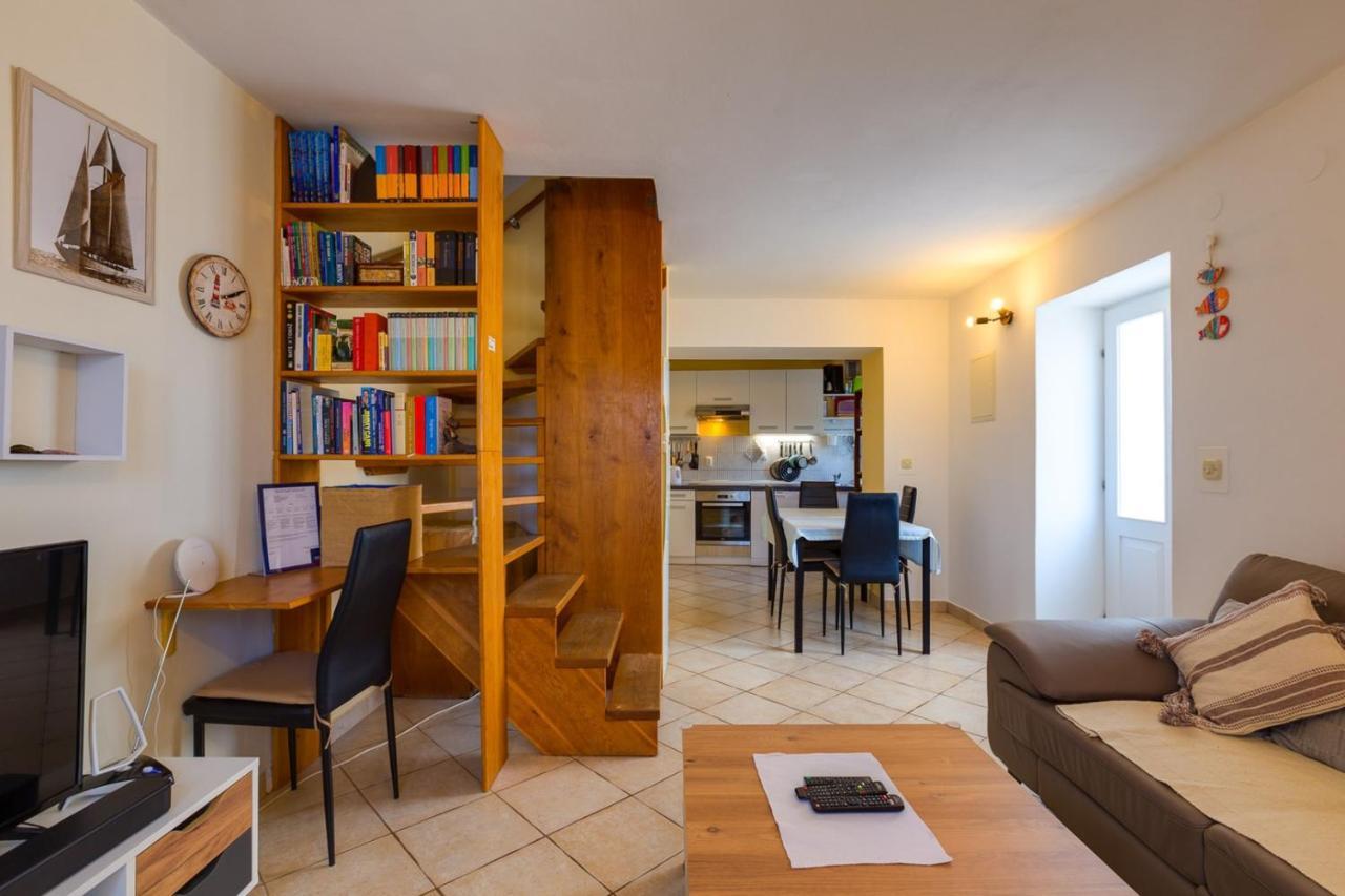 Apartments Valeria, Мали-Лошинь Экстерьер фото