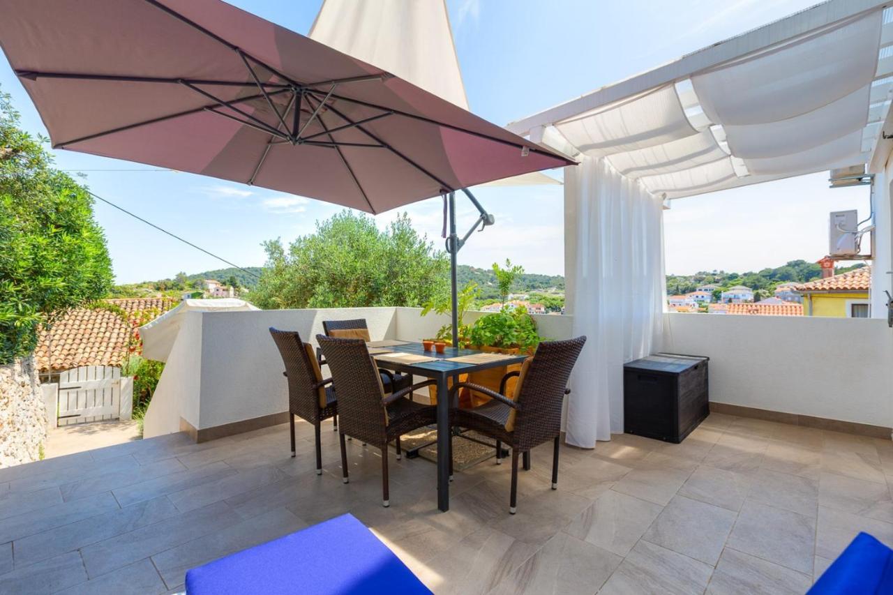 Apartments Valeria, Мали-Лошинь Экстерьер фото