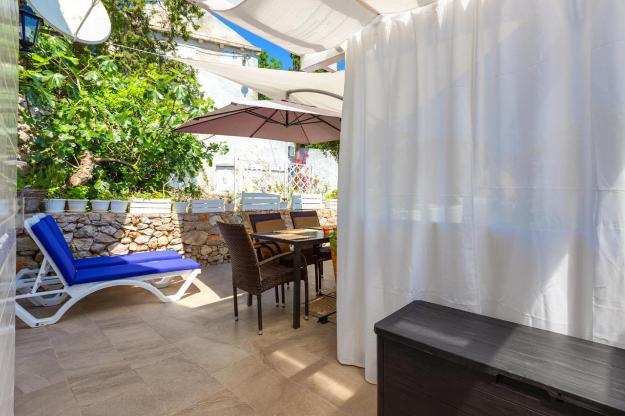 Apartments Valeria, Мали-Лошинь Экстерьер фото
