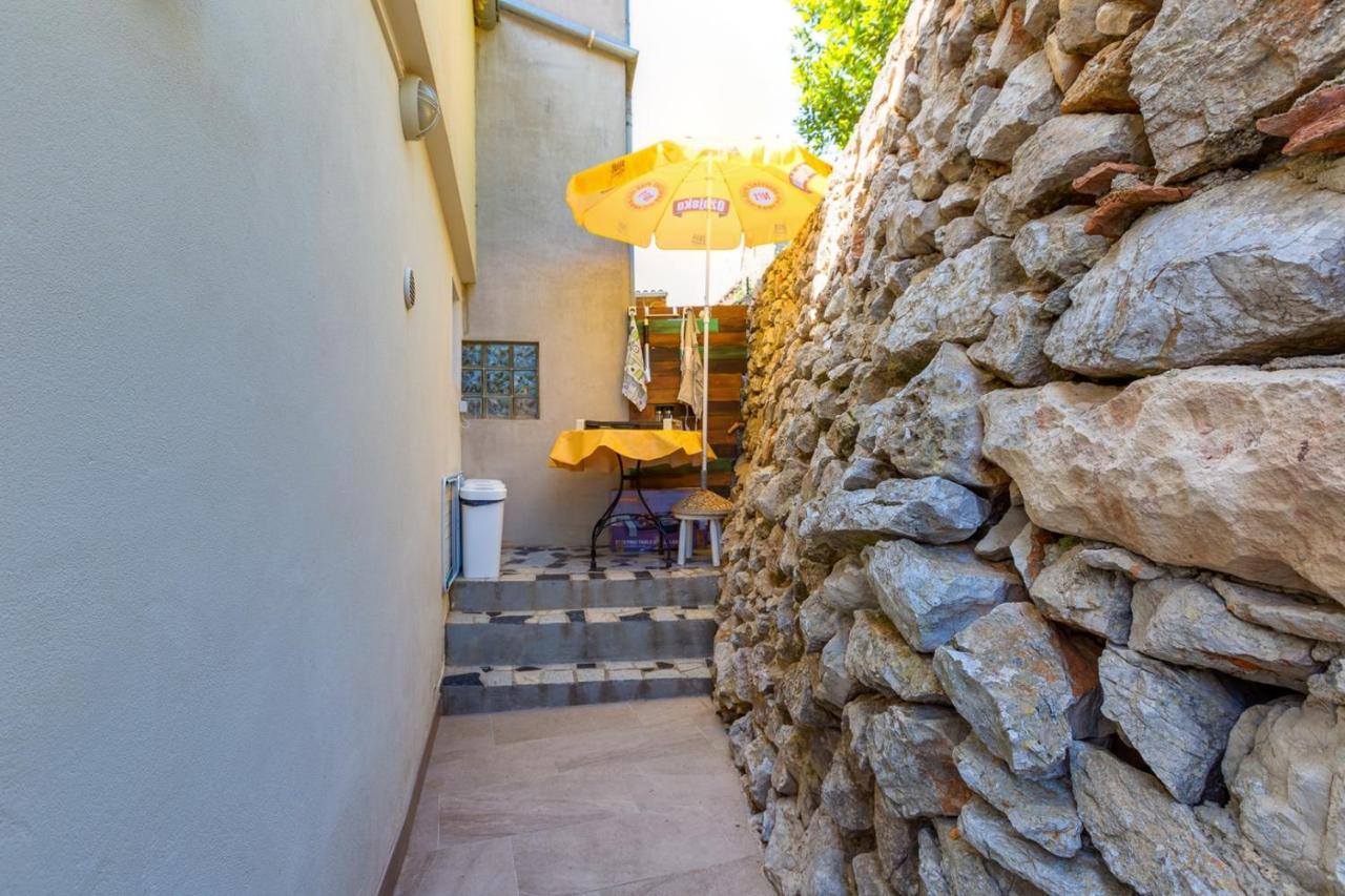 Apartments Valeria, Мали-Лошинь Экстерьер фото