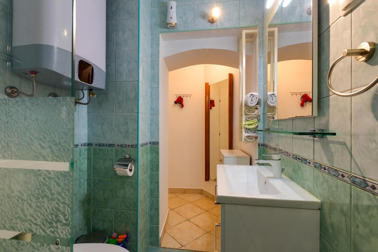 Apartments Valeria, Мали-Лошинь Экстерьер фото