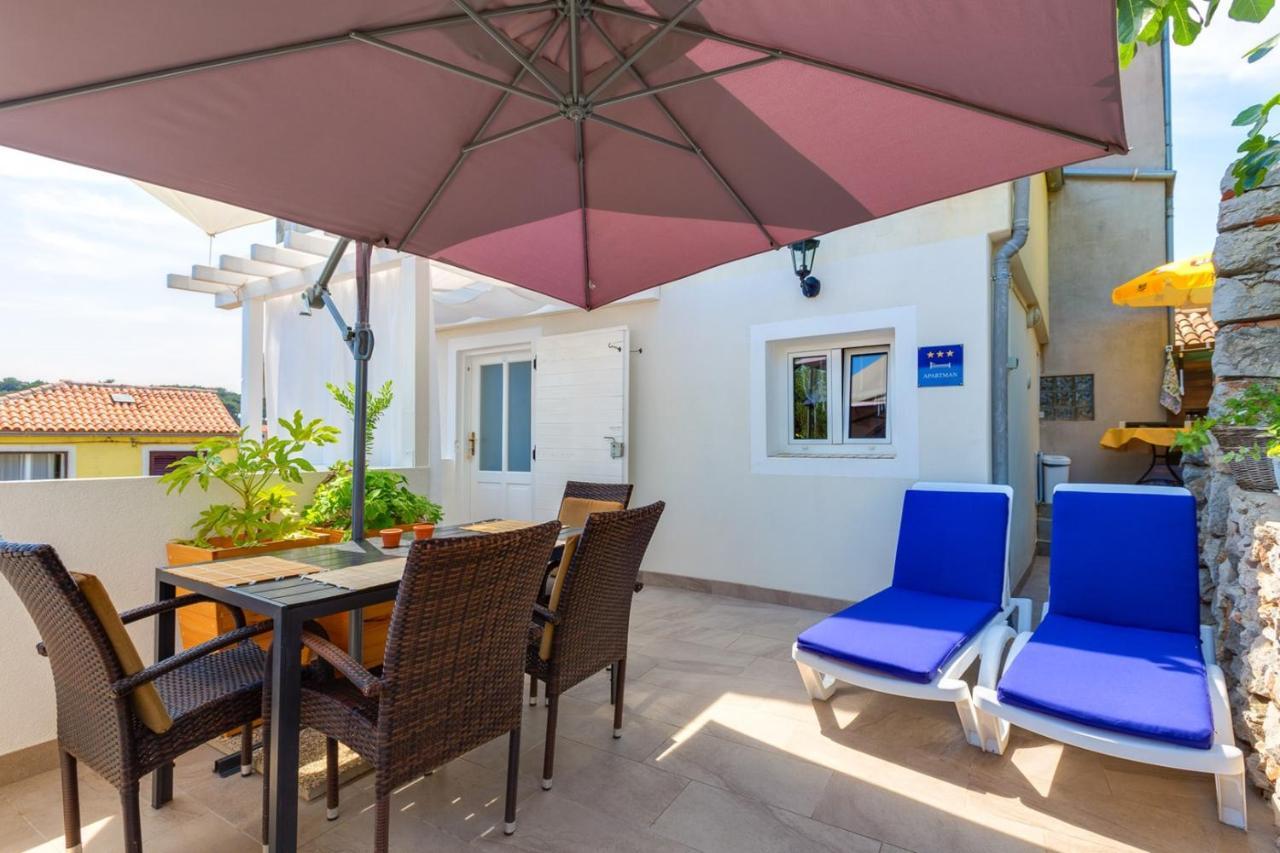 Apartments Valeria, Мали-Лошинь Экстерьер фото